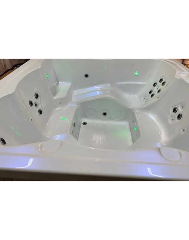 Whirlpools mit Acryleinsatz 2.20 x 2.20m - 6 plätze 20