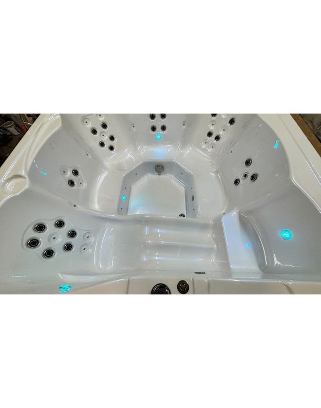 Whirlpools mit Acryleinsatz 2.20 x 2.20m - 6 plätze