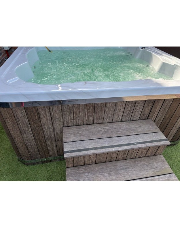 Whirlpools mit Acryleinsatz 2.20 x 2.20m - 6 plätze 6