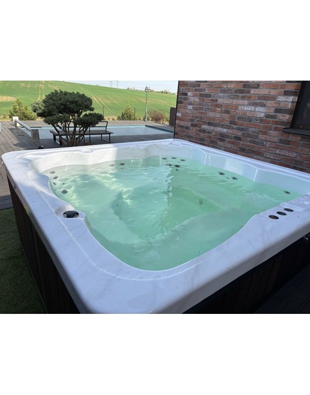 Whirlpools mit Acryleinsatz 2.20 x 2.20m - 6 plätze